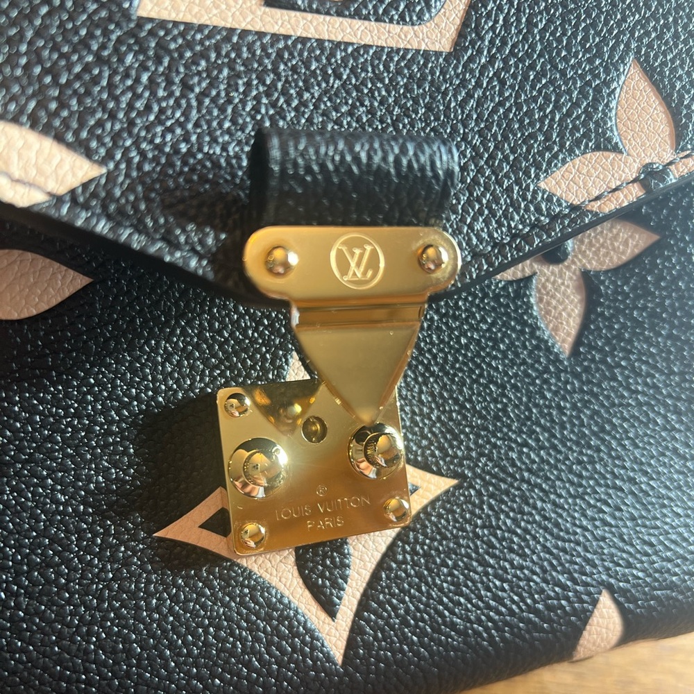 Louis Vuitton Black & Beige Giant Monogram Pochette Métis Gold Hardware - Picture 9 of 16